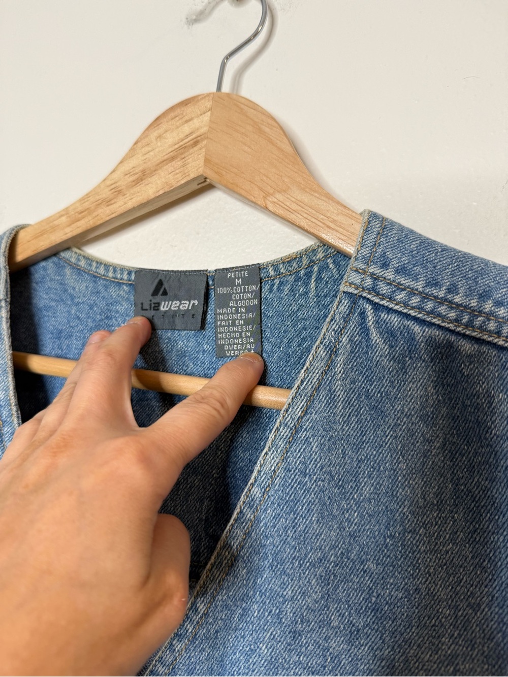 Vintage Liz Wear Petite 100% Cotton Denim Vest size medium - Picture 4 of 5